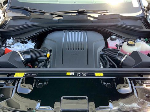 New 2025 Land Rover Range Rover SE image 9