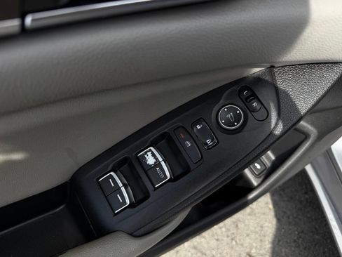Used 2019 Honda Accord LX image 12