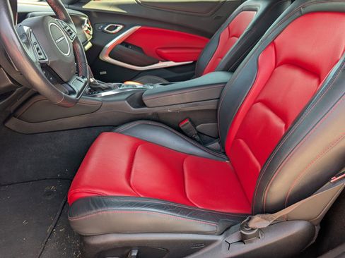 Used 2019 Chevrolet Camaro LT RWD image 7