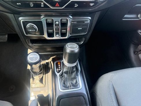 Used 2020 Jeep Wrangler Unlimited Sahara AWD/4WD image 32