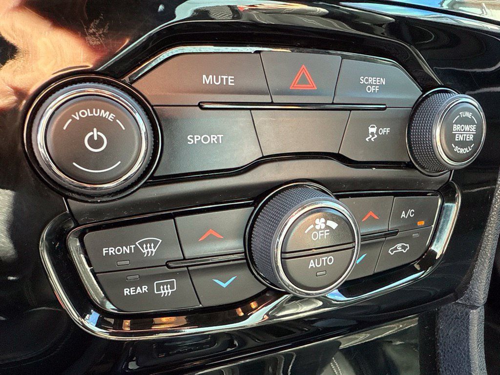 Used 2018 Chrysler 300 S RWD image 24