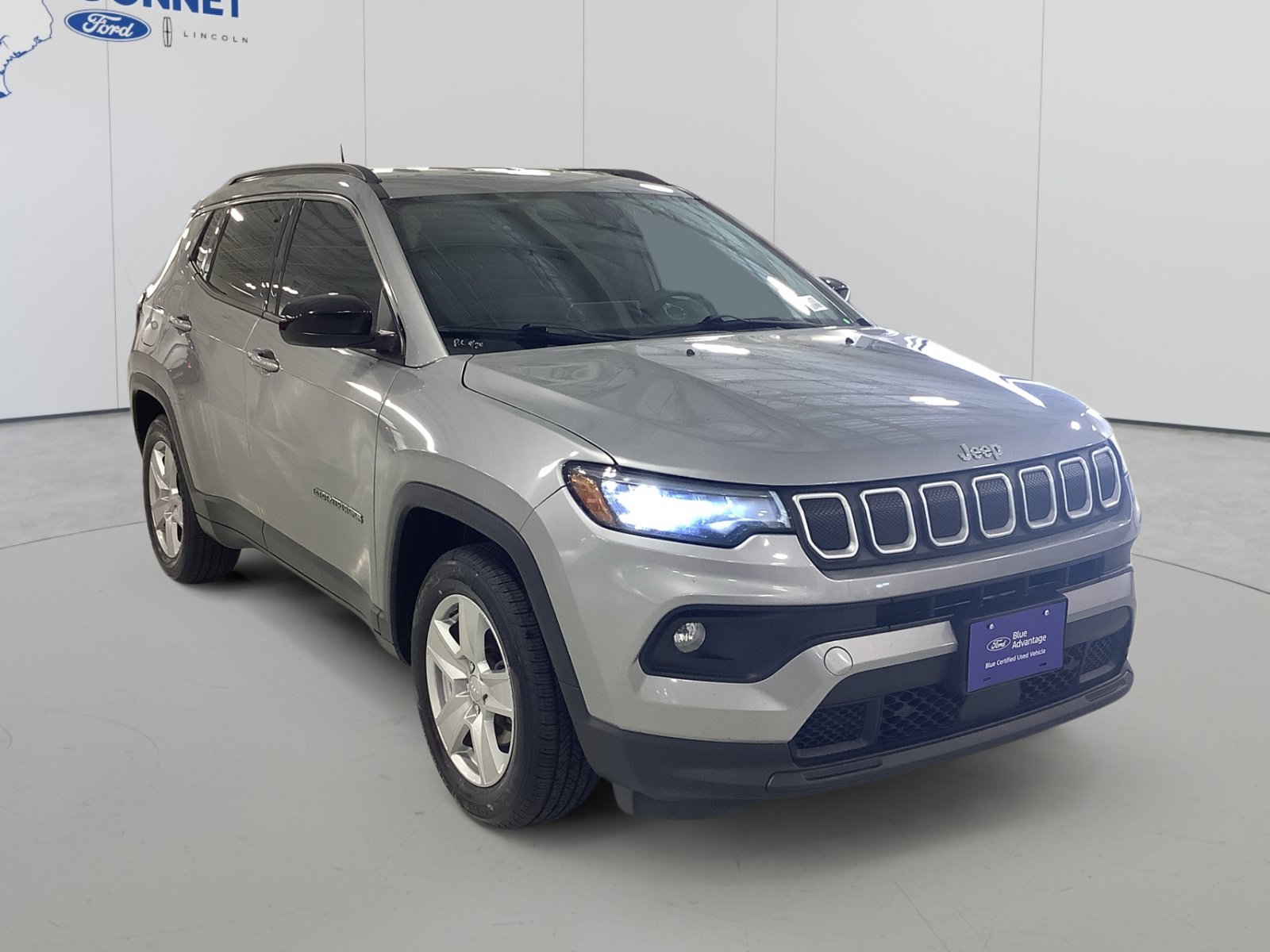 Used 2022 Jeep Compass Latitude FWD image 3
