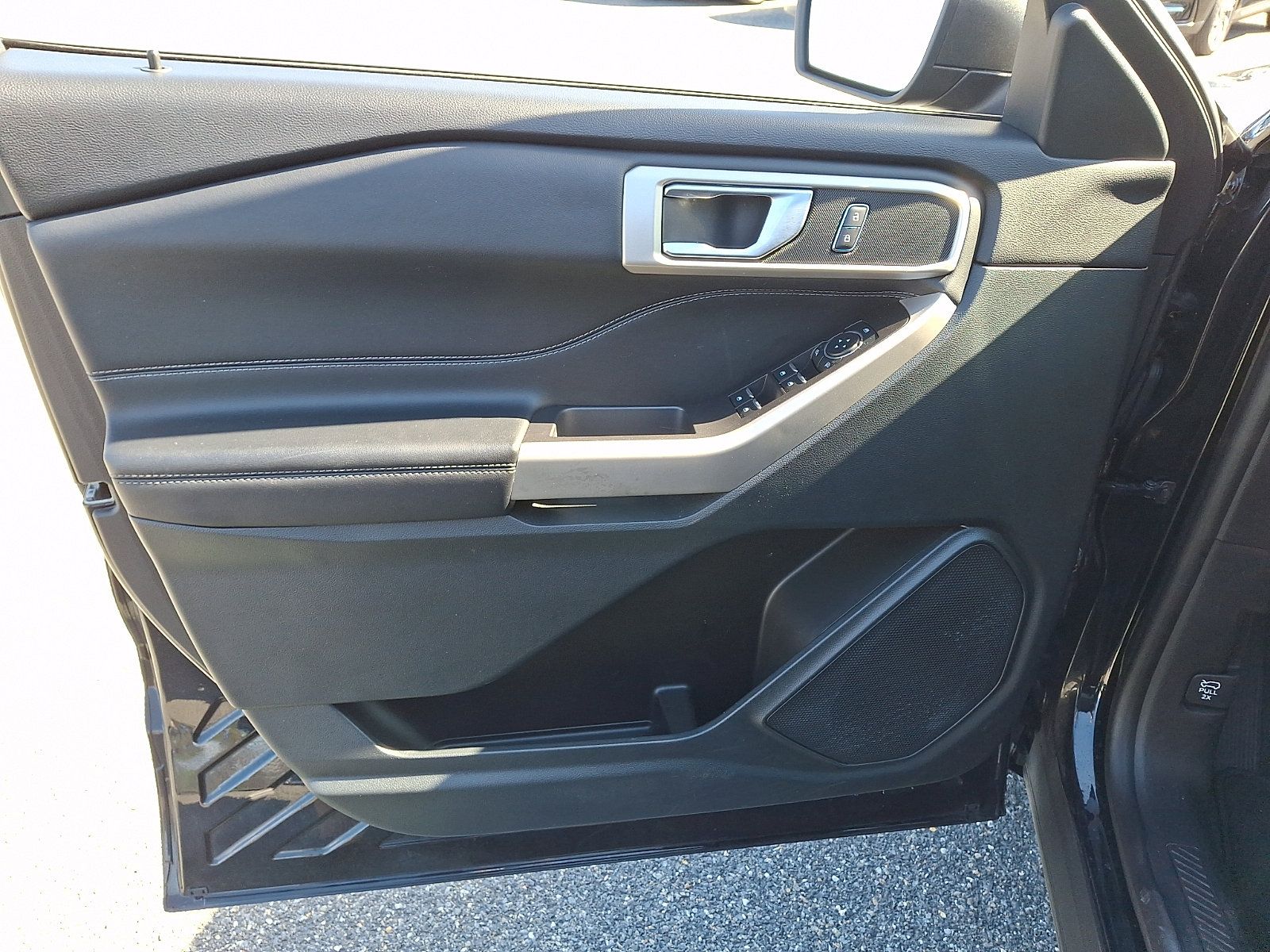 Used 2023 Ford Explorer XLT AWD/4WD image 13