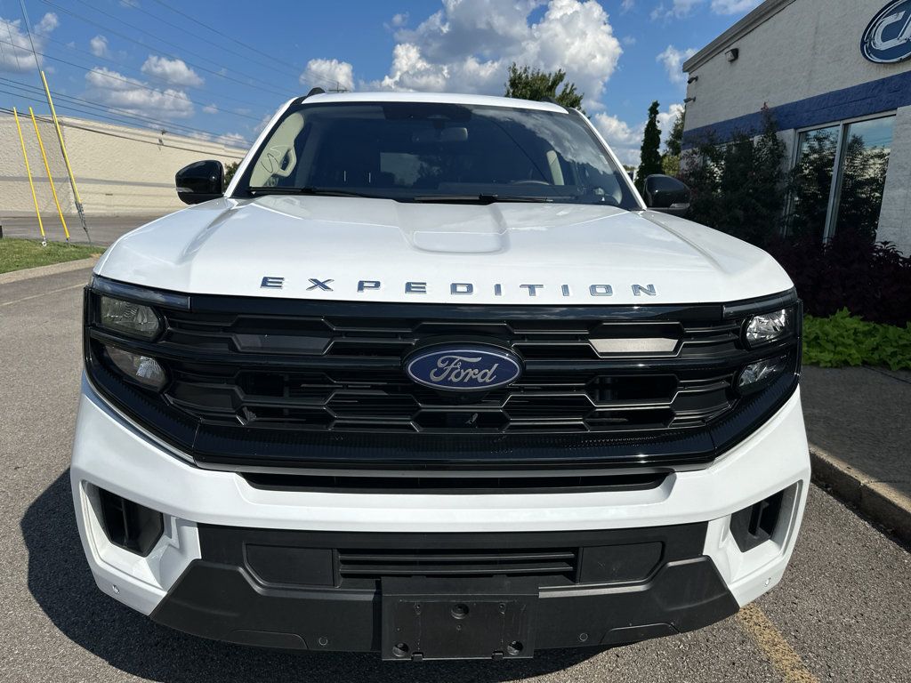 Used 2025 Ford Expedition Active AWD/4WD image 9