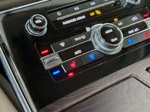Used 2024 Lincoln Navigator Premiere AWD/4WD image 21