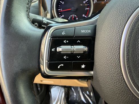 Used 2022 Kia Carnival EX FWD image 31
