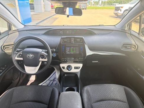 Used 2018 Toyota Prius Two w/ Prius Two Safety Plus Package FWD image 25
