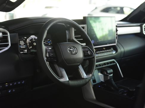 Used 2023 Toyota Tundra Platinum AWD/4WD image 4