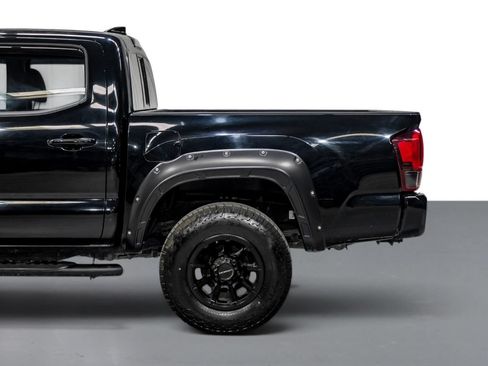 Used 2018 Toyota Tacoma SR w/ SR Convenience Package AWD/4WD image 11