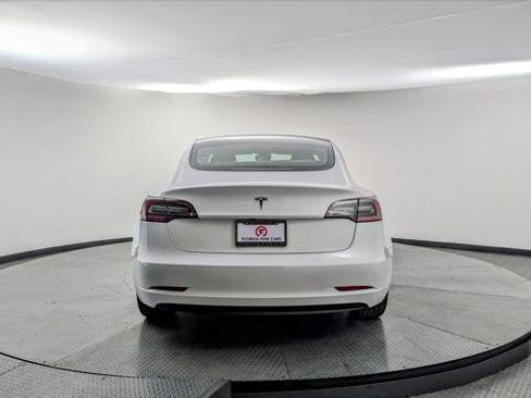 Used 2023 Tesla Model 3 Standard Range image 6