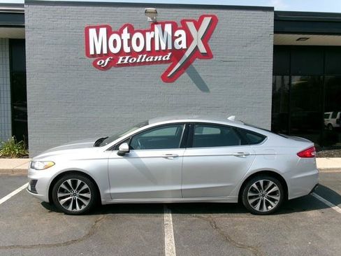 Used 2019 Ford Fusion SE AWD/4WD image 1