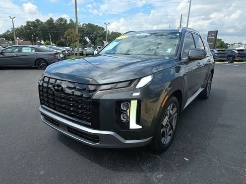Used 2023 Hyundai Palisade Limited FWD image 2