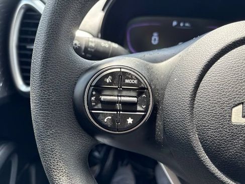 Used 2025 Kia Soul LX FWD image 27