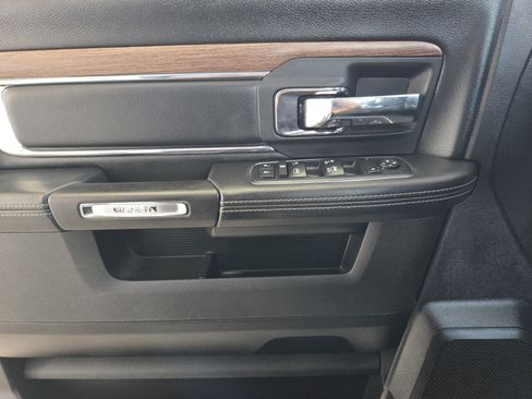 Used 2018 RAM 1500 Laramie AWD/4WD image 17