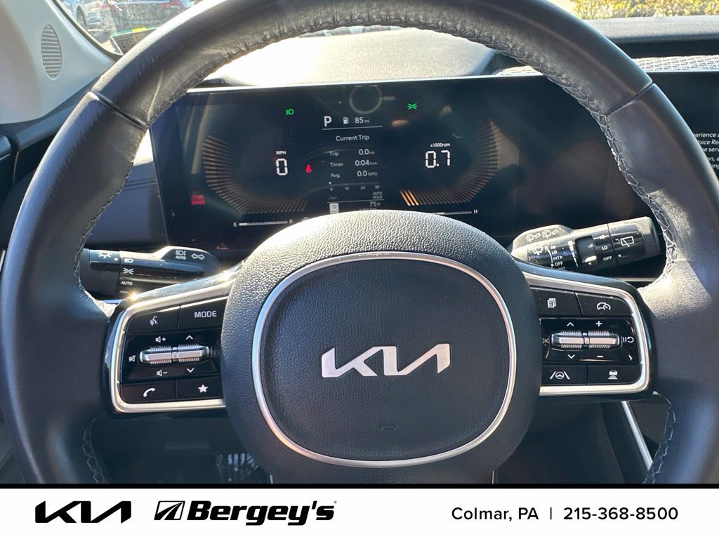 Certified 2025 Kia Carnival FWD image 21