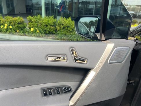 Used 2022 BMW iX xDrive50 w/ Premium Package image 13