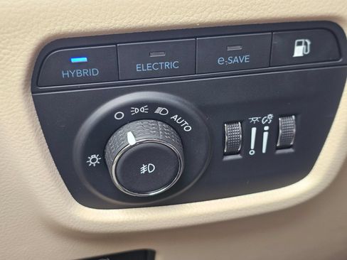 Used 2023 Jeep Grand Cherokee 4WD 4xe w/ Luxury Tech Group II image 21