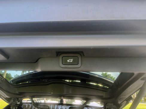 Used 2017 Land Rover Discovery HSE image 52