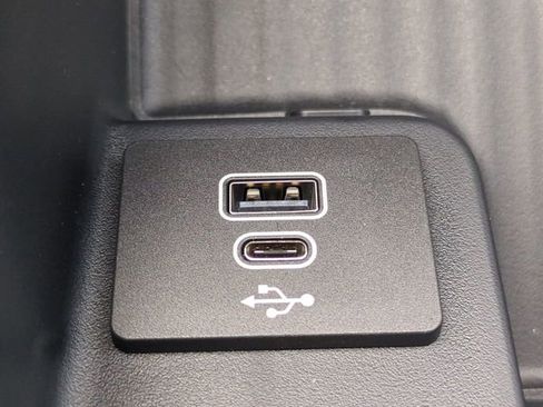 Used 2025 Ford Expedition Active image 25