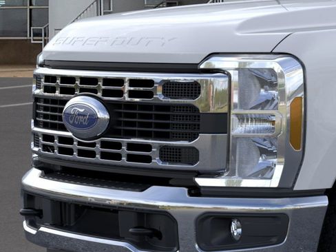 New 2026 Ford F250 XLT w/ FX4 Off-Road Package AWD/4WD image 17