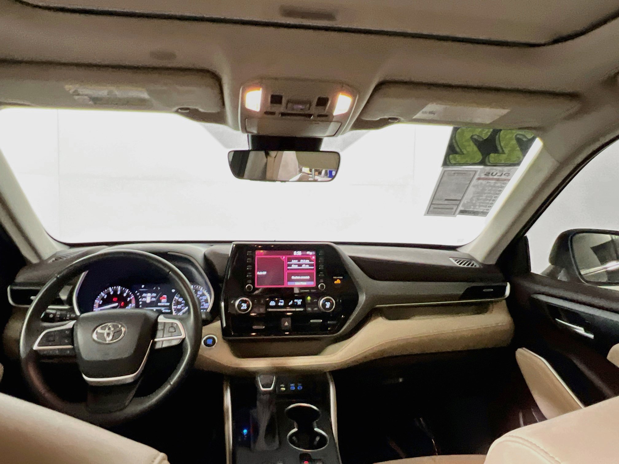 Used 2022 Toyota Highlander XLE FWD image 30