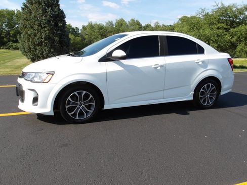 Used 2019 Chevrolet Sonic LT w/ Convenience Package FWD image 12