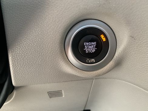 Used 2024 Chrysler Pacifica Touring-L FWD image 21