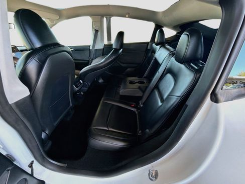 Used 2024 Tesla Model Y Long Range AWD/4WD image 27