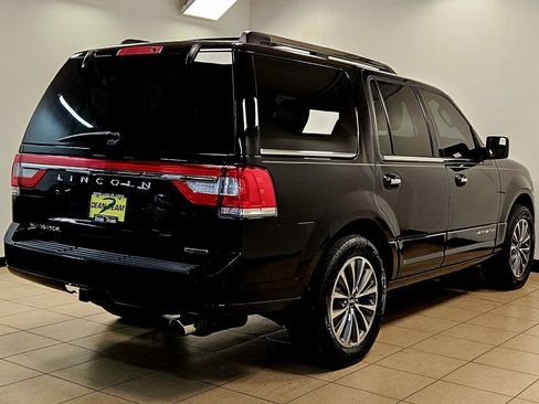 Used 2016 Lincoln Navigator Select image 4