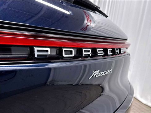 Used 2021 Porsche Macan AWD/4WD image 33
