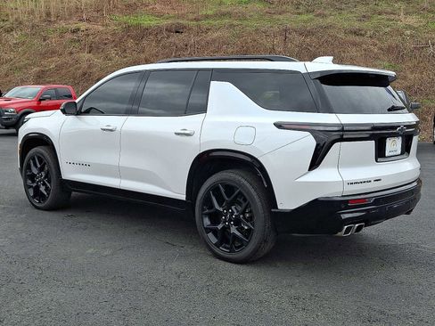 Used 2024 Chevrolet Traverse RS image 4