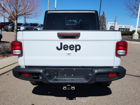 Used 2022 Jeep Gladiator Sport image 11