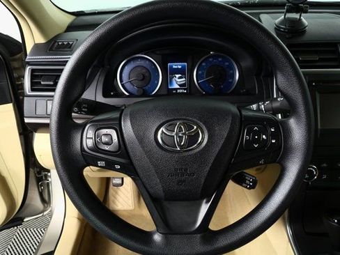 Used 2017 Toyota Camry LE image 8