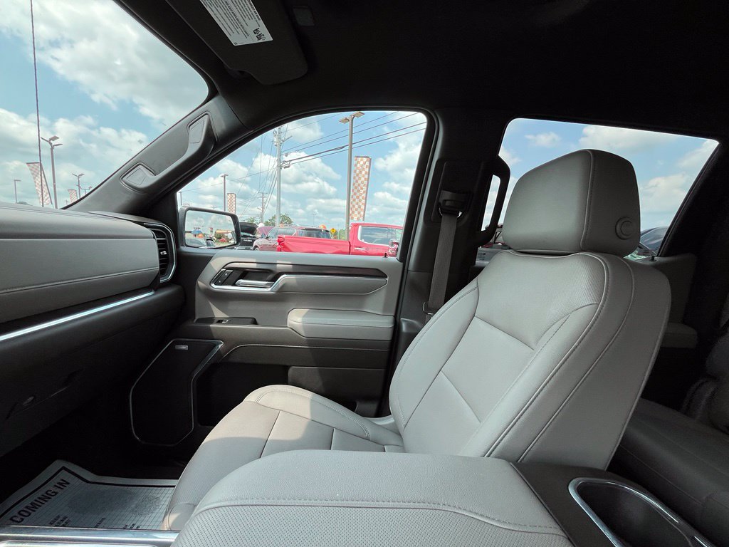 Used 2023 GMC Sierra 1500 SLT w/ SLT Premium Plus Package AWD/4WD image 33