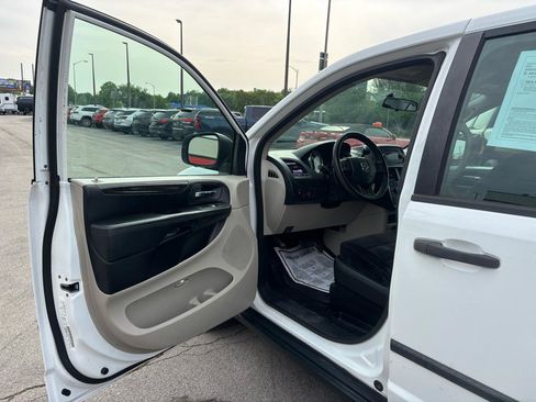 Used 2014 Dodge Grand Caravan American Value Package FWD image 16