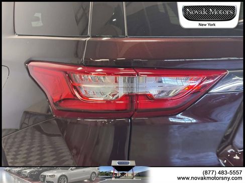 Used 2020 Chevrolet Traverse LT w/ Driver Confidence II Package image 6