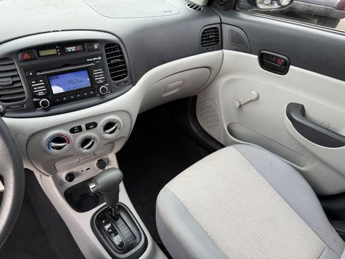 Used 2010 Hyundai Accent GLS image 13