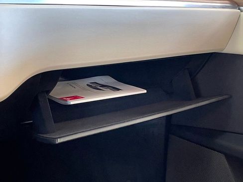 Used 2022 Tesla Model X AWD image 59