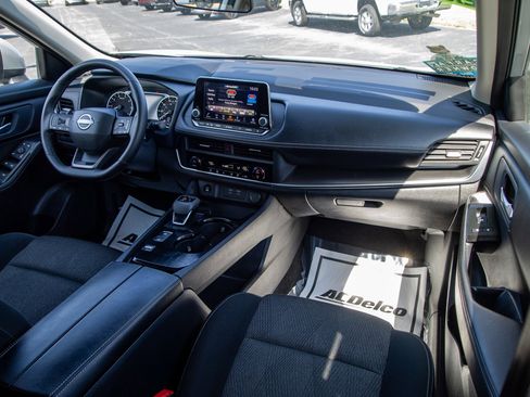 Used 2025 Nissan Rogue SV FWD image 28
