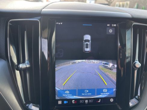 Used 2023 Volvo XC60 B5 Core image 14