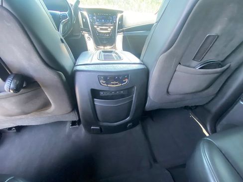 Used 2019 Cadillac Escalade Platinum AWD/4WD image 25