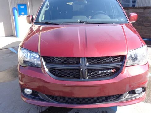 Used 2019 Dodge Grand Caravan SE FWD image 4