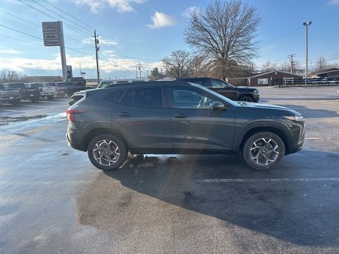 Used 2025 Chevrolet Trax LT w/ LT Convenience Package image 4