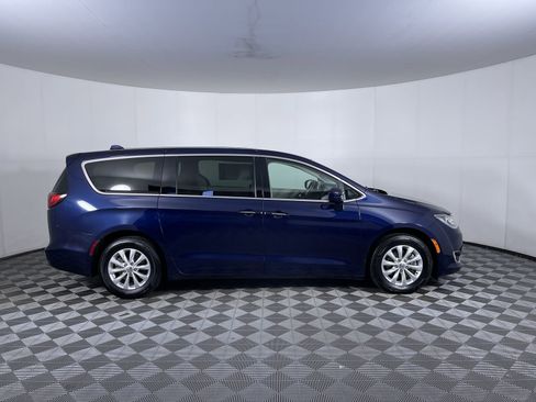 Used 2019 Chrysler Pacifica Touring Plus image 10