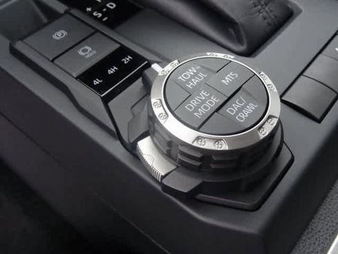 Used 2025 Toyota Tacoma TRD Off-Road image 19