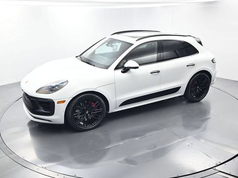 Certified 2025 Porsche Macan GTS AWD/4WD image 33