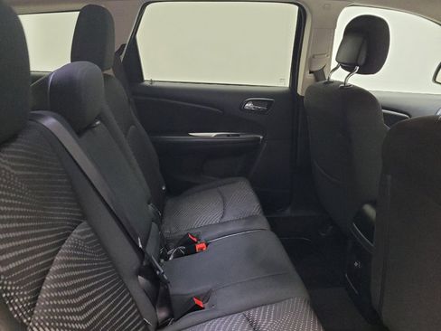 Used 2019 Dodge Journey SE image 19
