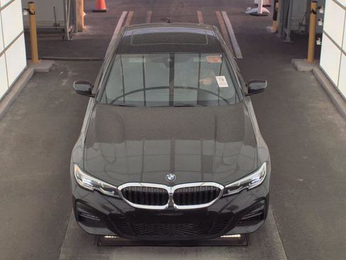 Used 2022 BMW 330i Sedan w/ M Sport Package RWD image 3