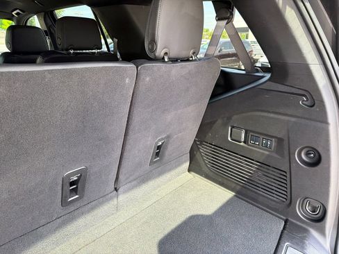 Used 2025 GMC Yukon Denali AWD/4WD image 13