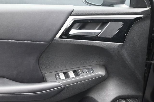 Used 2025 Mitsubishi Outlander SE FWD image 14